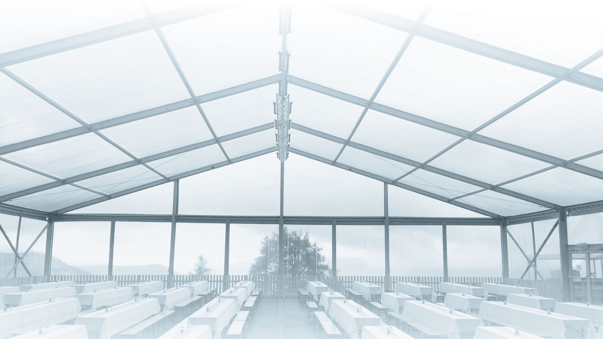 Innenansicht 21m Zelt mit transparenten Planen