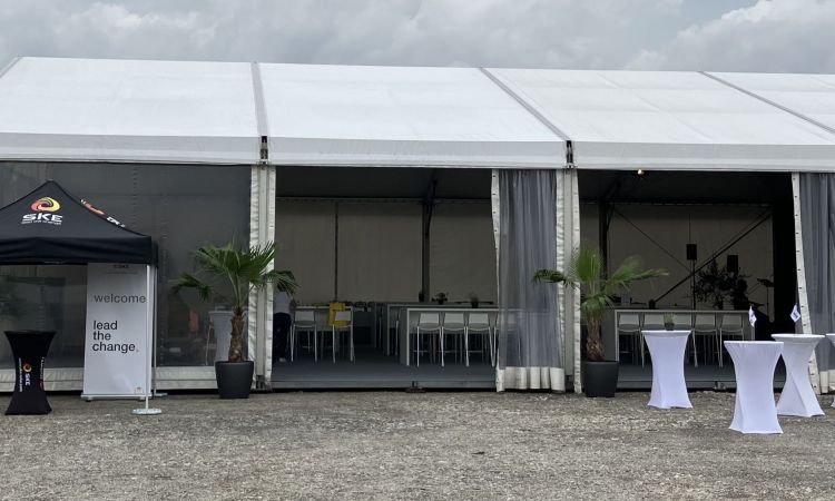 Gala-Zelt für den Spatenstich einer neuen Firmenzentrale 